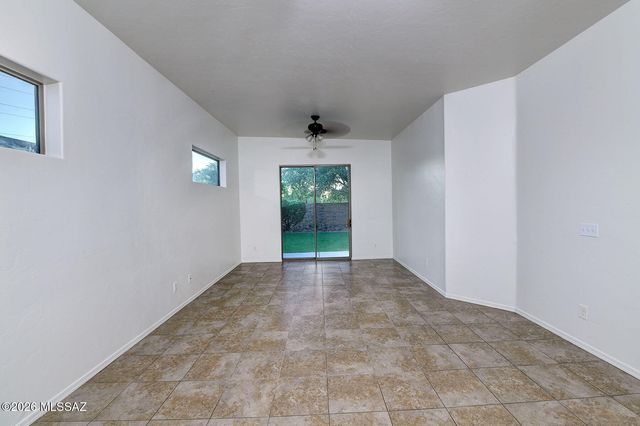 8546 N Sunny Rock Ridge Drive, Tucson, AZ 85743