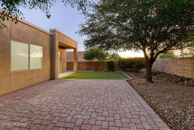 8546 N Sunny Rock Ridge Drive, Tucson, AZ 85743