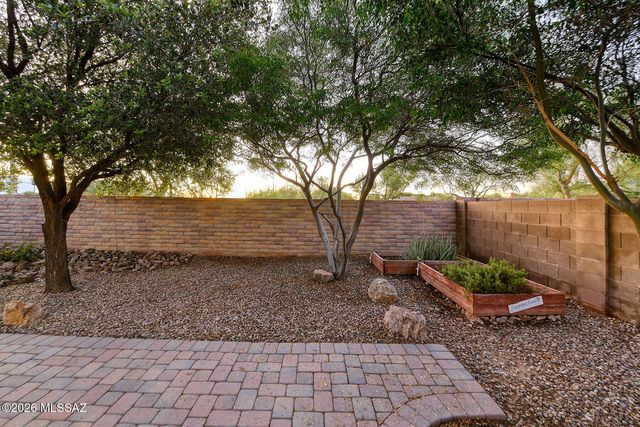 8546 N Sunny Rock Ridge Drive, Tucson, AZ 85743