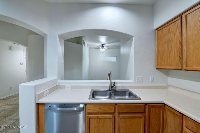 8546 N Sunny Rock Ridge Drive, Tucson, AZ 85743