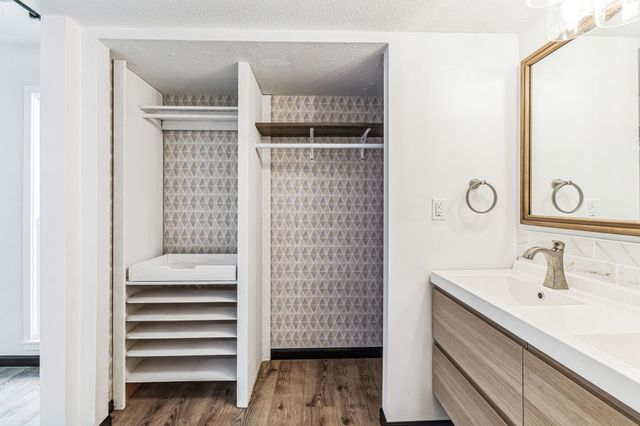 6417 Colony Way 2A, Edina, MN 55435