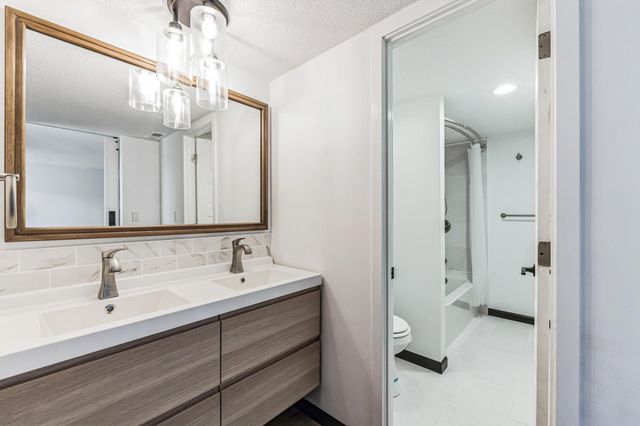 6417 Colony Way 2A, Edina, MN 55435