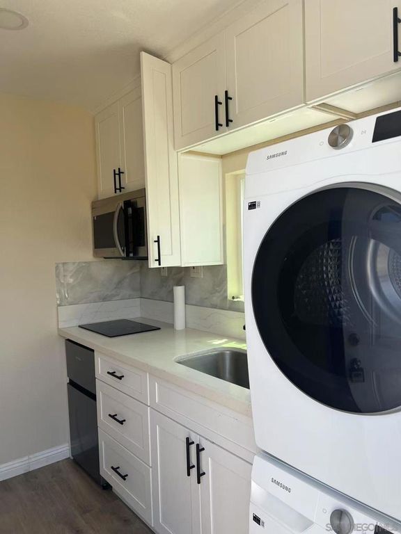 Image 2 of property listing at 6708 Barnhurst, San Diego, CA 92117