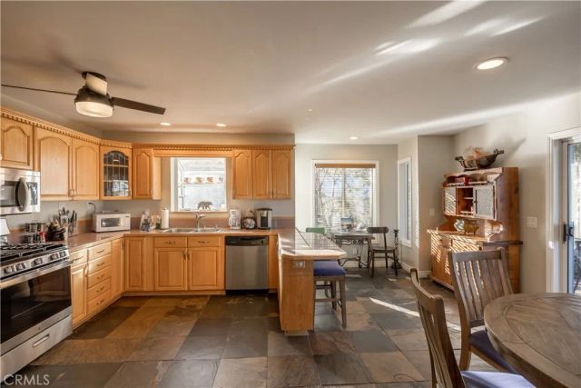 852 Cameron, Big Bear Lake, CA 92315