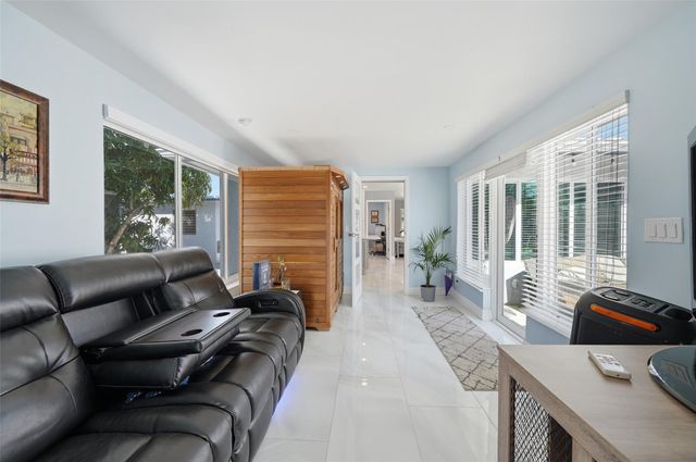 1580 NE 34th Street, Oakland Park, FL 33334