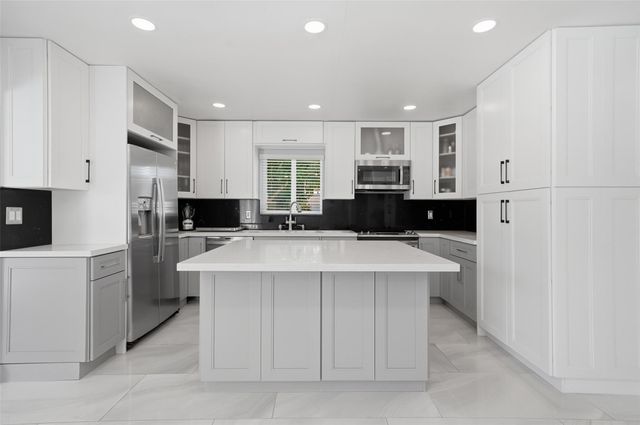 1580 NE 34th Street, Oakland Park, FL 33334