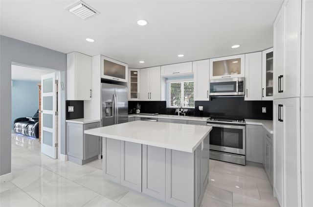 1580 NE 34th Street, Oakland Park, FL 33334