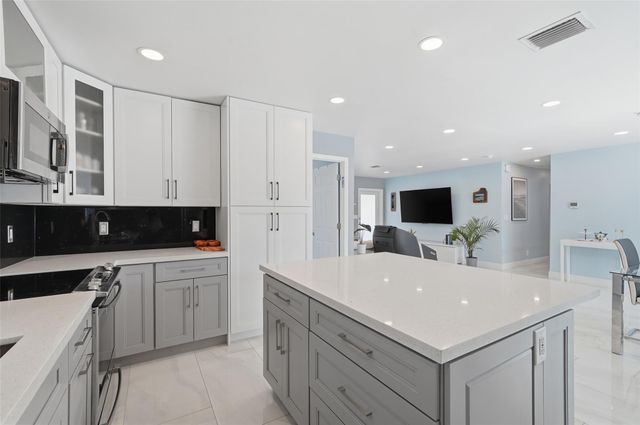 1580 NE 34th Street, Oakland Park, FL 33334