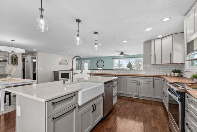 580 W HENRY STREET, Kaukauna, WI 54130