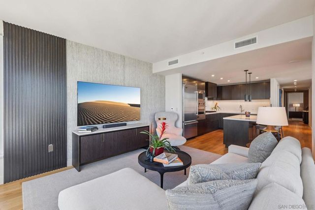 1325 Pacific Highway 2804, San Diego, CA 92101