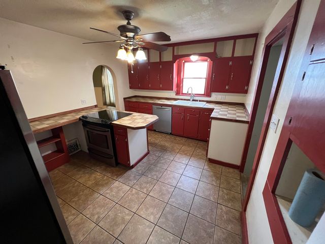 1112 N Poplar, Newton, KS 67114