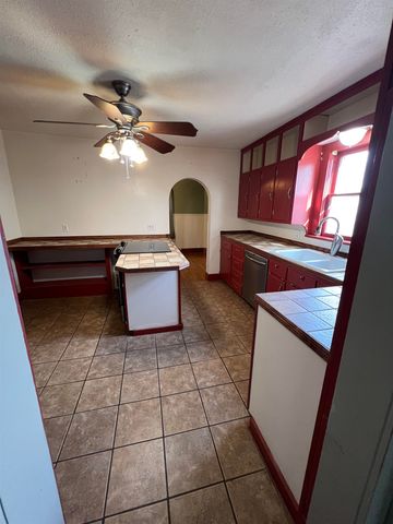 1112 N Poplar, Newton, KS 67114