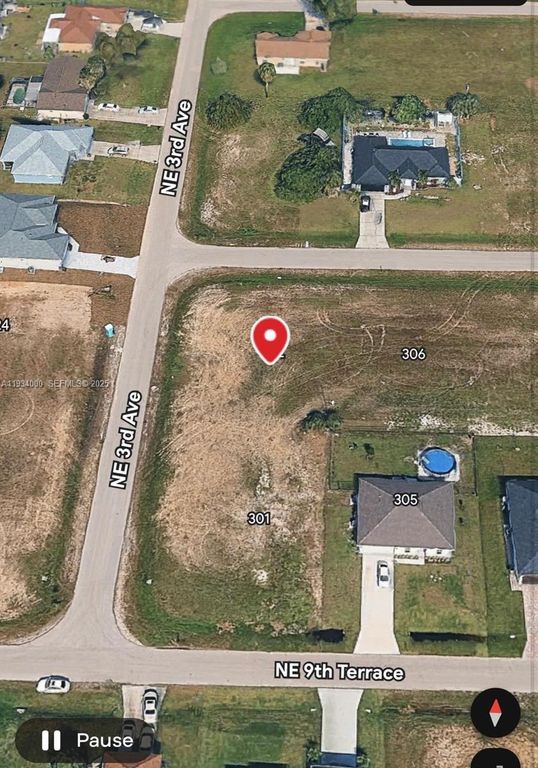 Image 3 of property listing at 302 NE 10 ST, Cape Coral, FL 33909