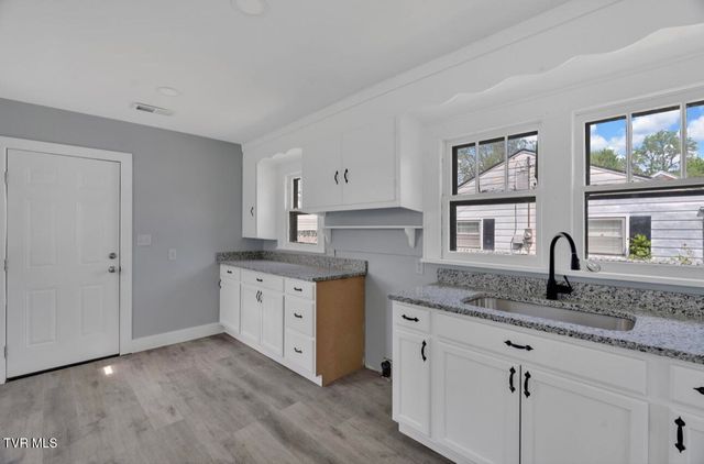 1246 East Center Street, Kingsport, TN 37660