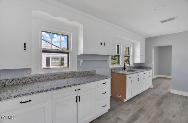 1246 East Center Street, Kingsport, TN 37660