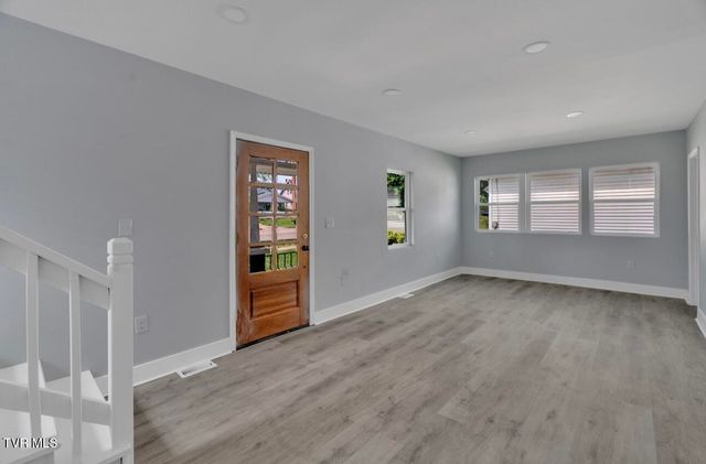 1246 East Center Street, Kingsport, TN 37660