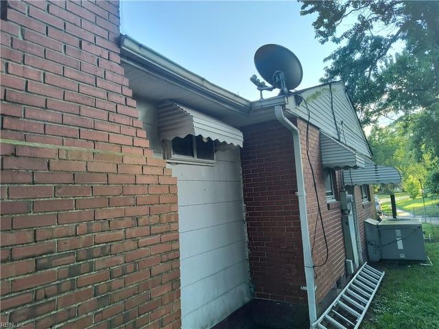 1317 Yeadon RD, Chesapeake, VA 23324