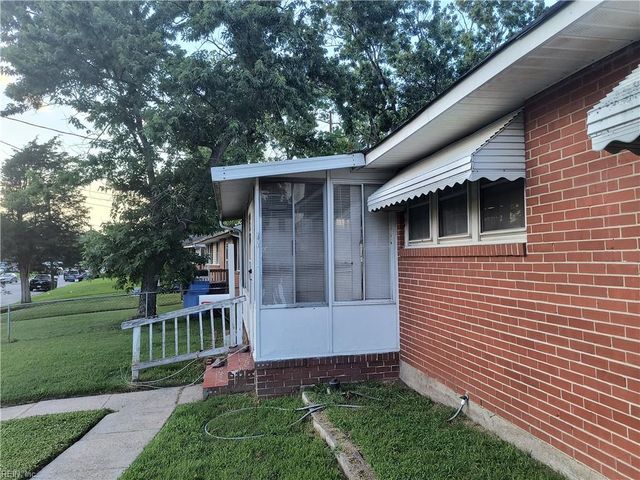 1317 Yeadon RD, Chesapeake, VA 23324