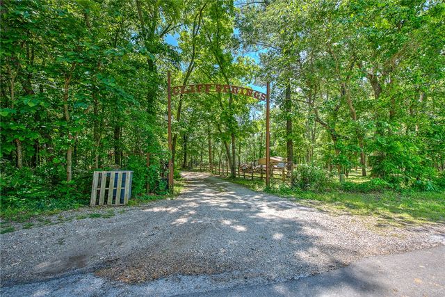 1387 County Road 306, Berryville, AR 72616