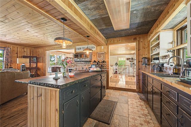 1387 County Road 306, Berryville, AR 72616