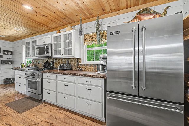 1387 County Road 306, Berryville, AR 72616