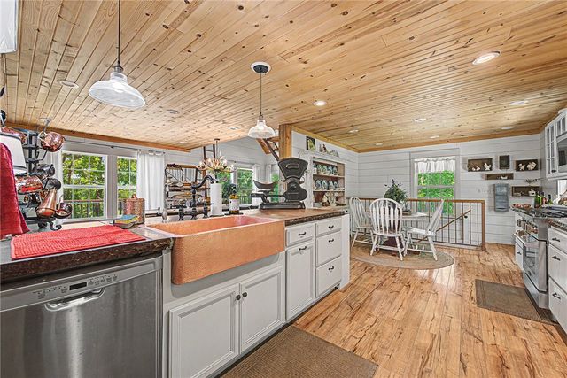 1387 County Road 306, Berryville, AR 72616
