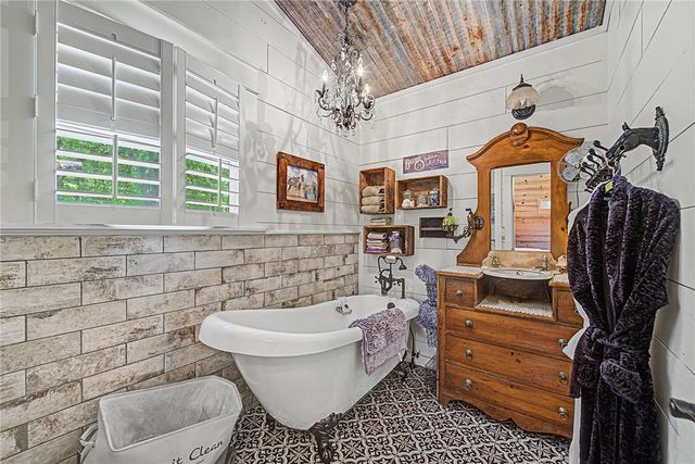 1387 County Road 306, Berryville, AR 72616