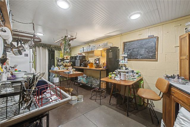 1387 County Road 306, Berryville, AR 72616