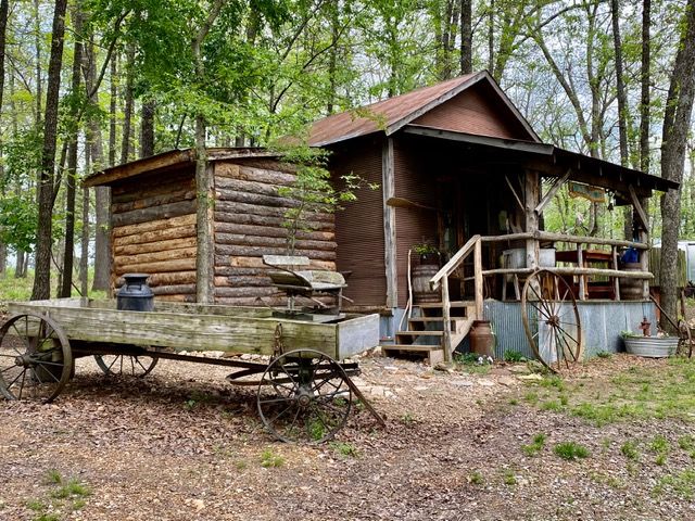 1387 County Road 306, Berryville, AR 72616