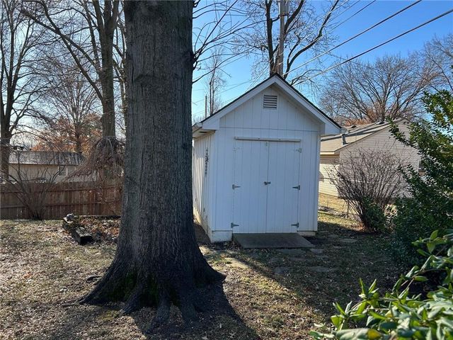 3700 Randall Drive, Independence, MO 64055