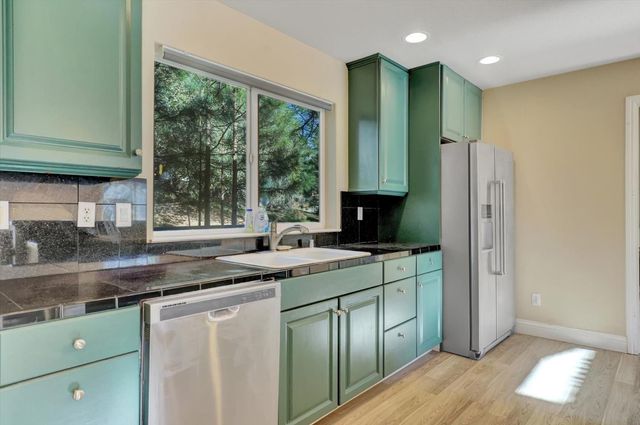 17296 Oscar Dr, Grass Valley, CA 95949