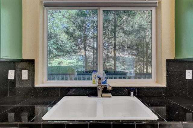 17296 Oscar Dr, Grass Valley, CA 95949