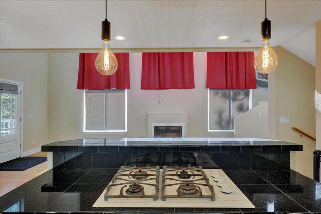 17296 Oscar Dr, Grass Valley, CA 95949