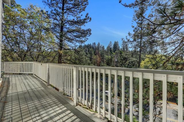 17296 Oscar Dr, Grass Valley, CA 95949