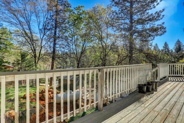 17296 Oscar Dr, Grass Valley, CA 95949