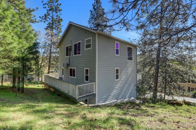 17296 Oscar Dr, Grass Valley, CA 95949