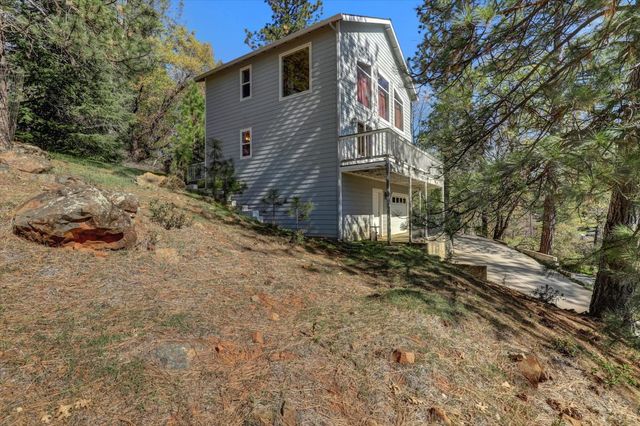 17296 Oscar Dr, Grass Valley, CA 95949