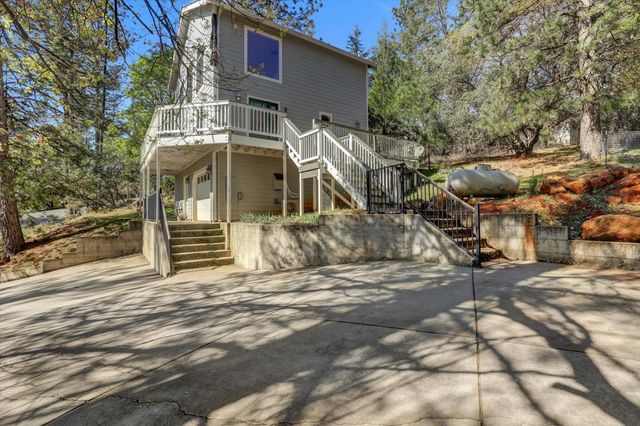 17296 Oscar Dr, Grass Valley, CA 95949