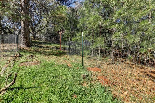 17296 Oscar Dr, Grass Valley, CA 95949