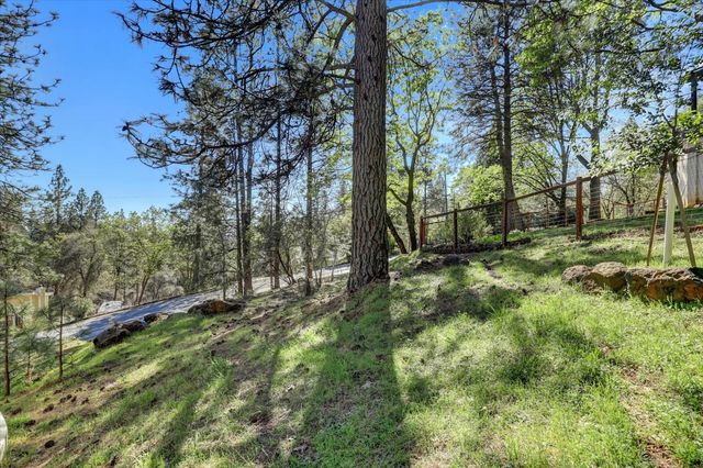 17296 Oscar Dr, Grass Valley, CA 95949