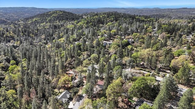 17296 Oscar Dr, Grass Valley, CA 95949