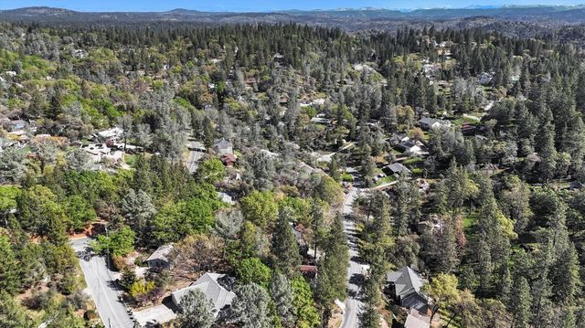 17296 Oscar Dr, Grass Valley, CA 95949