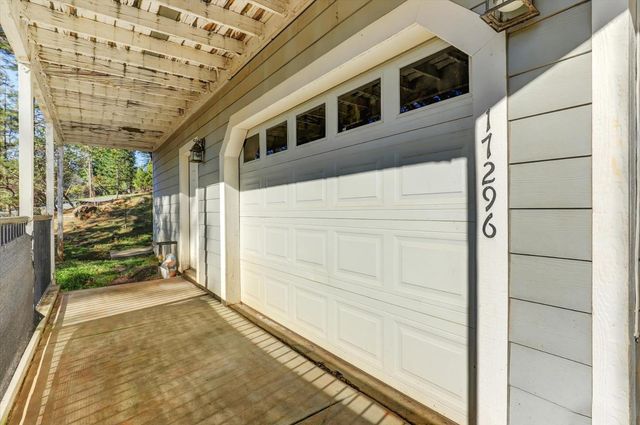 17296 Oscar Dr, Grass Valley, CA 95949