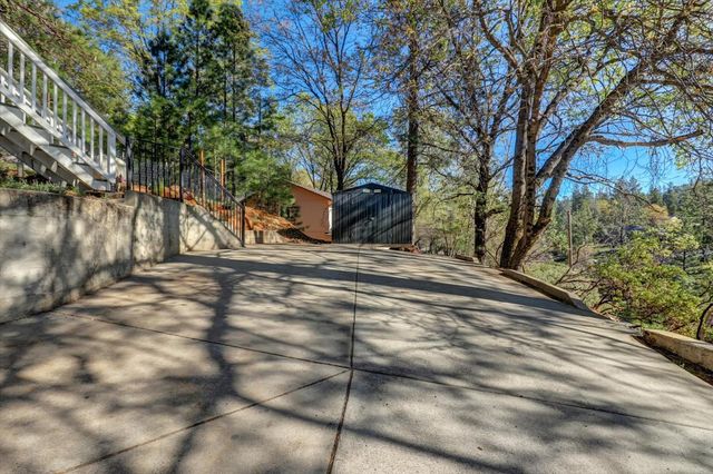 17296 Oscar Dr, Grass Valley, CA 95949