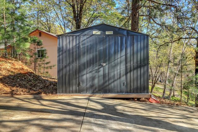 17296 Oscar Dr, Grass Valley, CA 95949