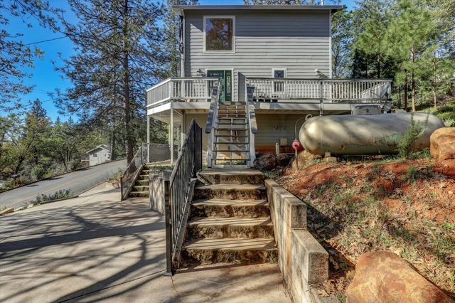 17296 Oscar Dr, Grass Valley, CA 95949