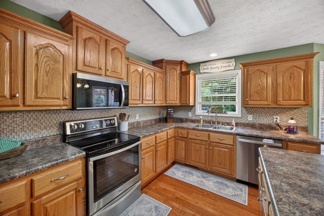 1005 Heathwood West Dr, Cookeville, TN 38506