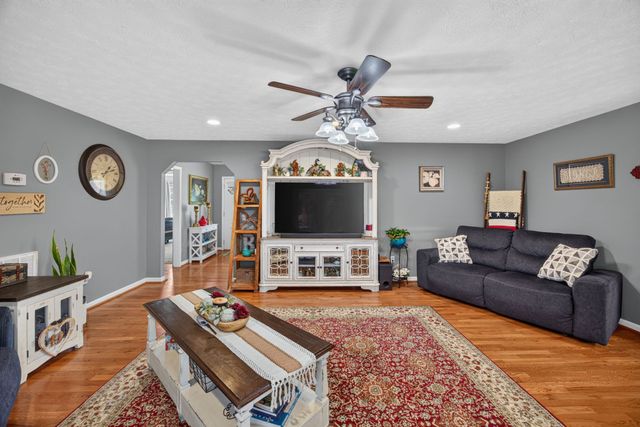 1005 Heathwood West Dr, Cookeville, TN 38506