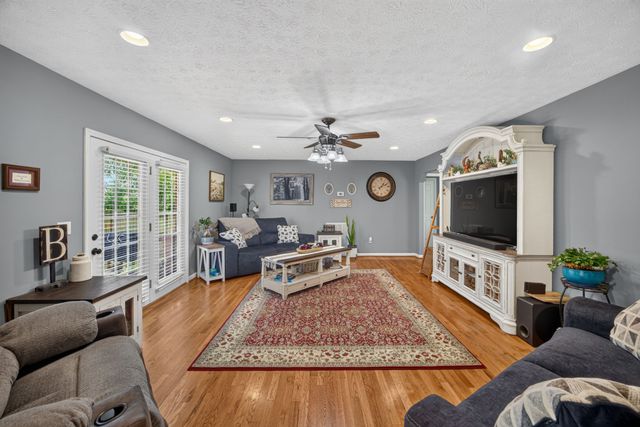 1005 Heathwood West Dr, Cookeville, TN 38506