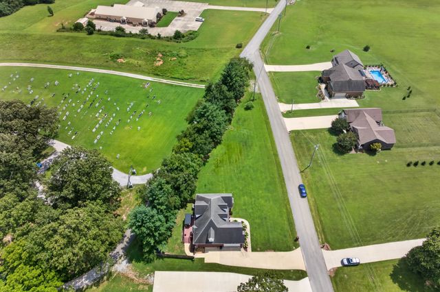 1005 Heathwood West Dr, Cookeville, TN 38506
